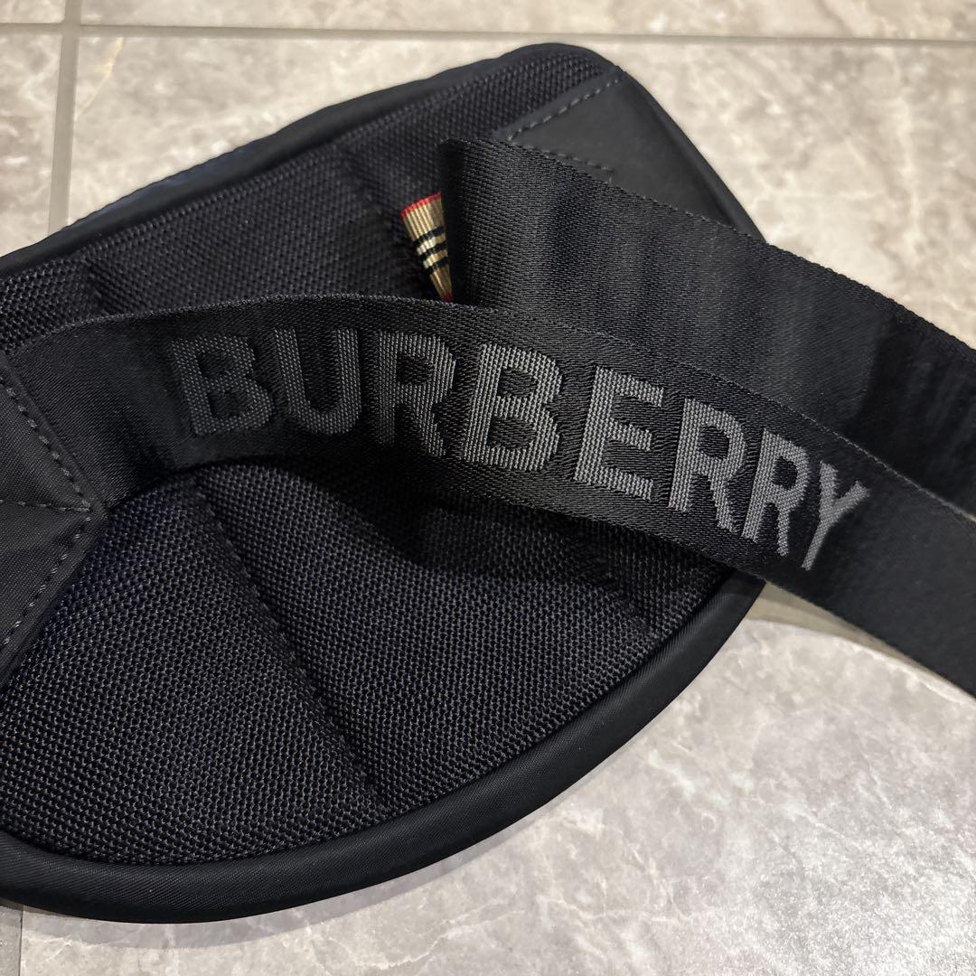 BURBERRY ボディバッグ　ショルダーバッグ　ウエストバッグ　8021091