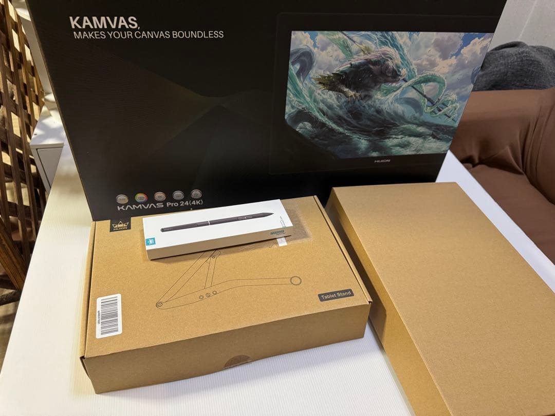 HUION Kamvas ＰＲＯ24（4K）液晶ペンタブレット本体 と付属品あり