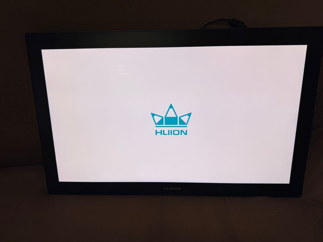 HUION Kamvas ＰＲＯ24（4K）液晶ペンタブレット本体 と付属品あり