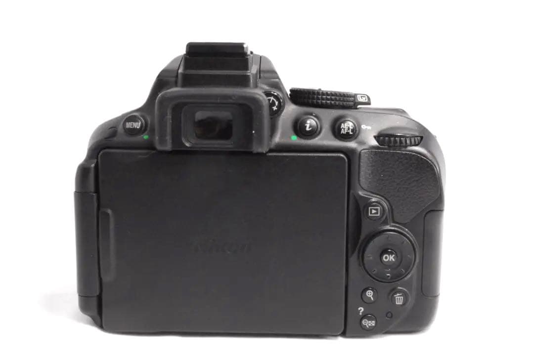 美品✨手ぶれ補正機能付き✨初心者向け✨スマホ転送OK✨ Nikon D5300✨