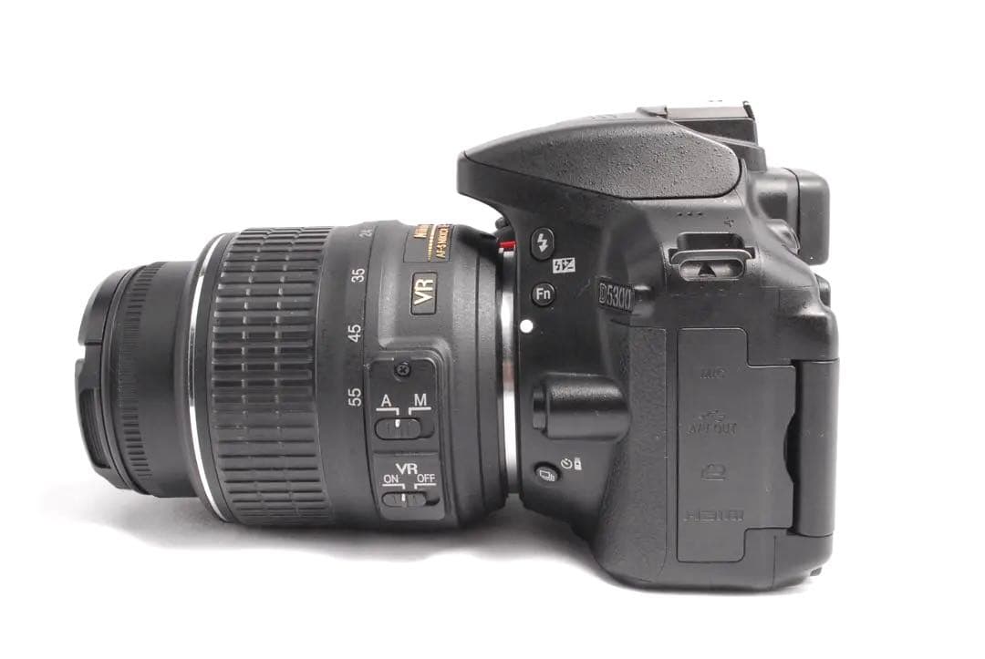 美品✨手ぶれ補正機能付き✨初心者向け✨スマホ転送OK✨ Nikon D5300✨