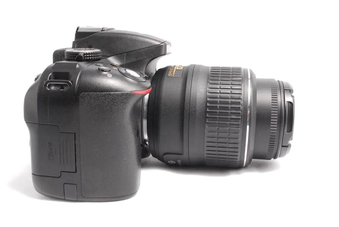 美品✨手ぶれ補正機能付き✨初心者向け✨スマホ転送OK✨ Nikon D5300✨