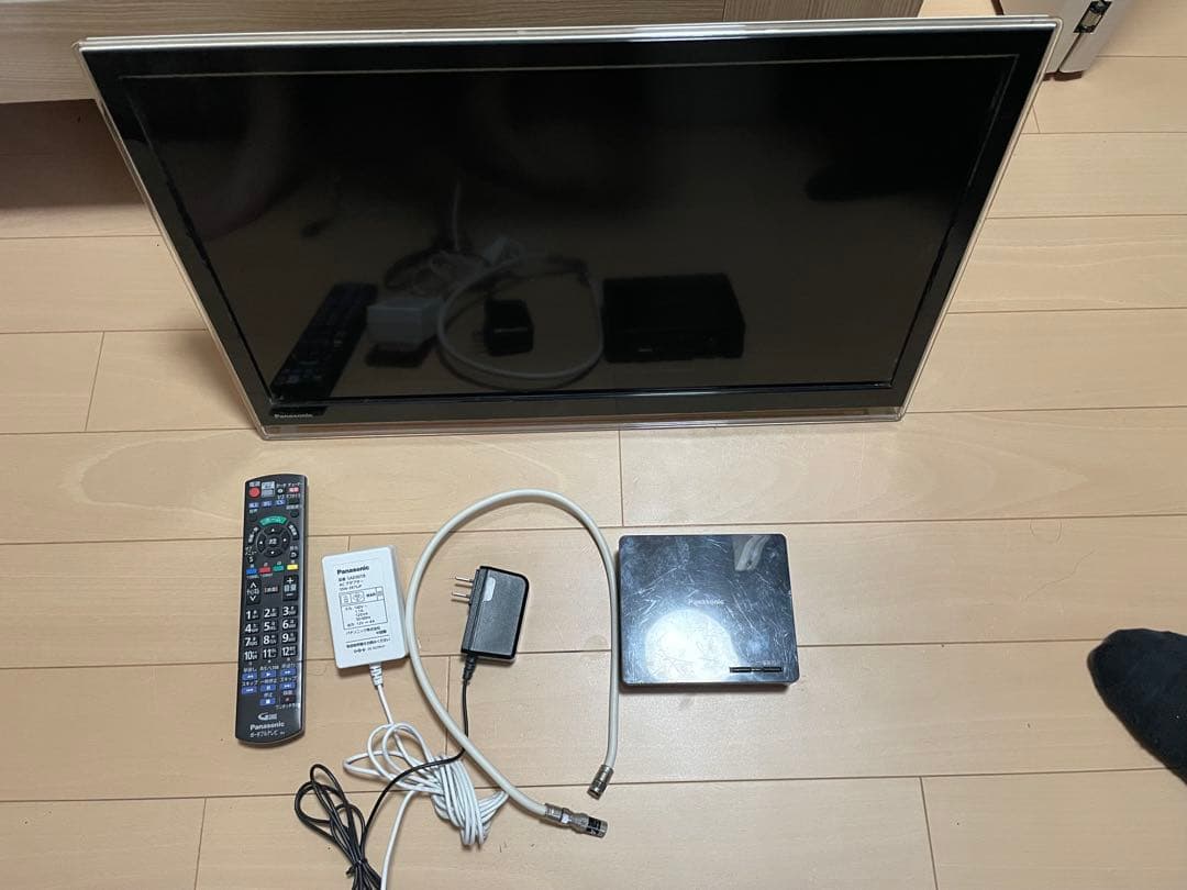 Panasonic UN-24F6D 24インチテレビ 本体