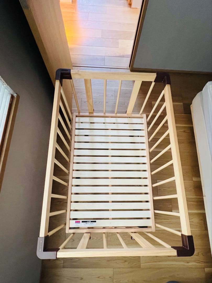 ベビーベッド/ ファルスカ