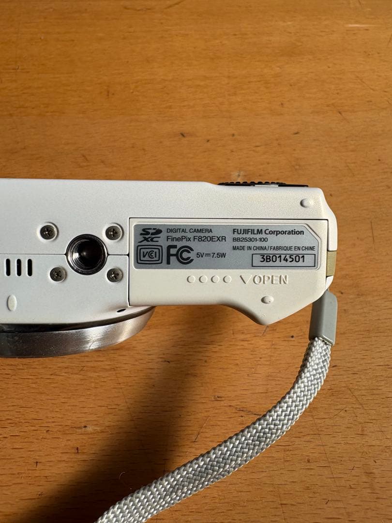 FUJIFILM FINEPIX F820 EXR ホワイト　動作確認済み