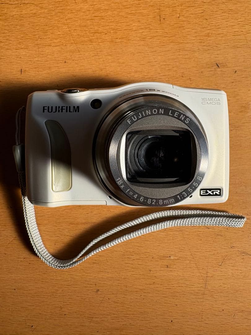 FUJIFILM FINEPIX F820 EXR ホワイト　動作確認済み
