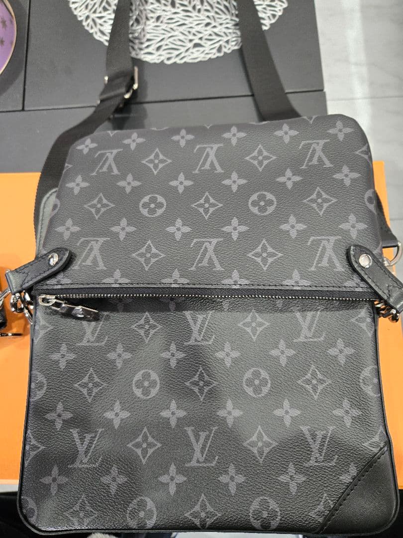 Louis Vuitton モノグラム　エクスリプス　トリオメッセンジャー