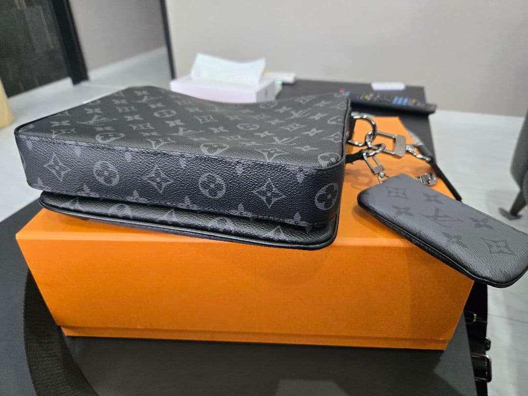 Louis Vuitton モノグラム　エクスリプス　トリオメッセンジャー
