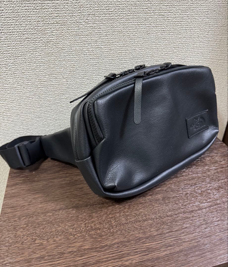 THE NORTH FACE チューニングレザーボディバッグ ブラック