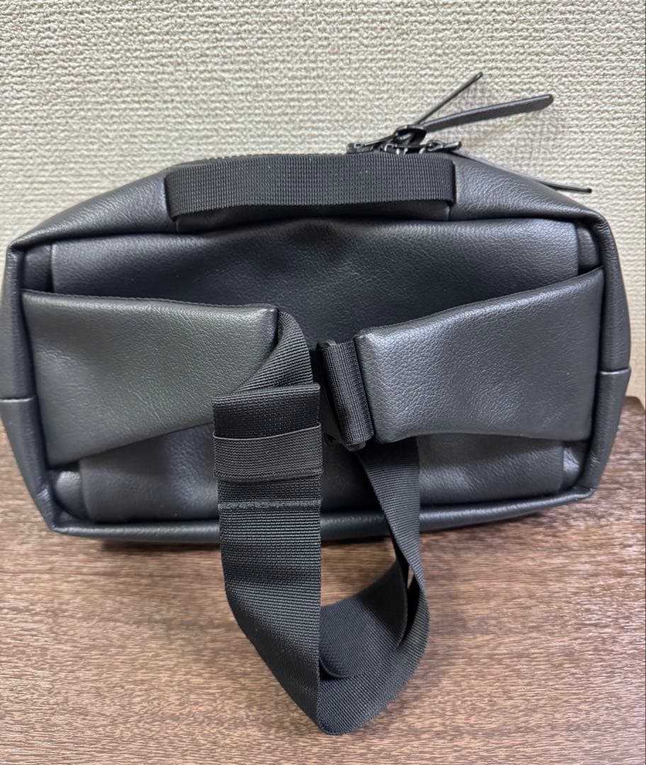 THE NORTH FACE チューニングレザーボディバッグ ブラック