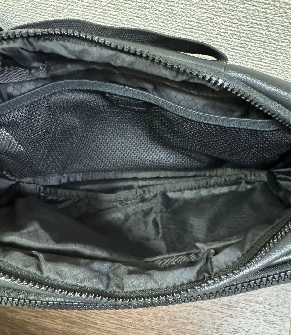 THE NORTH FACE チューニングレザーボディバッグ ブラック