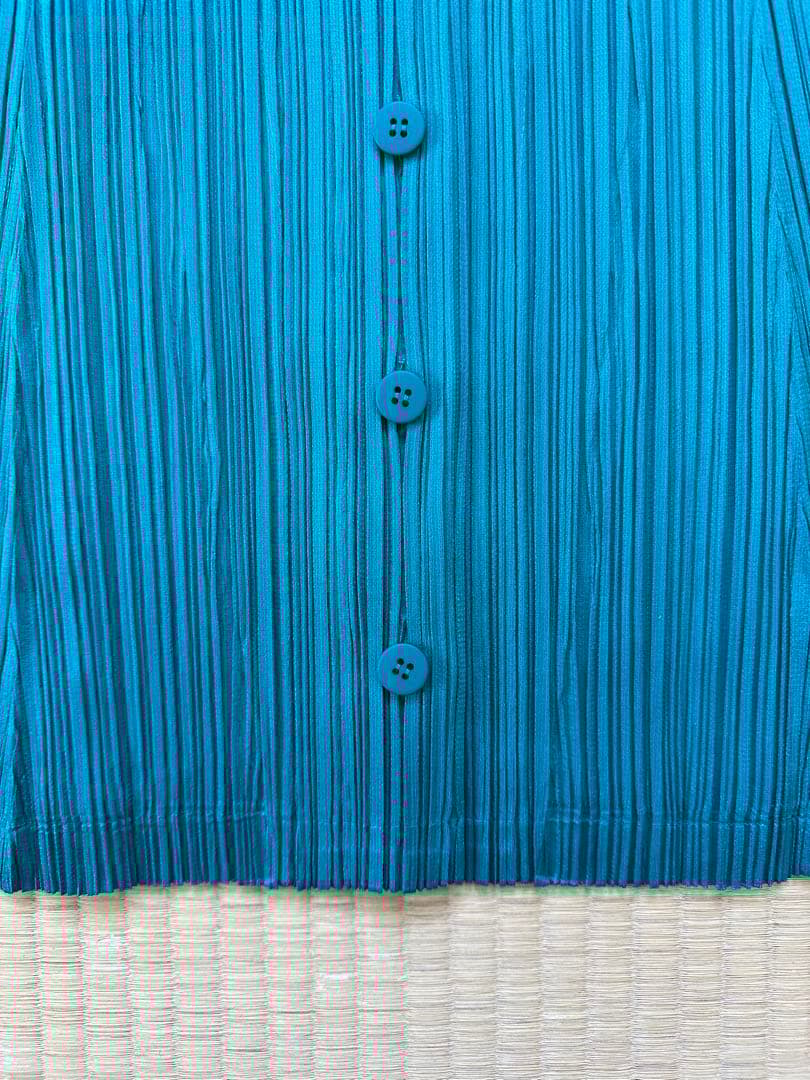 イッセイミヤケ プリーツプリーズ　トップス　新品