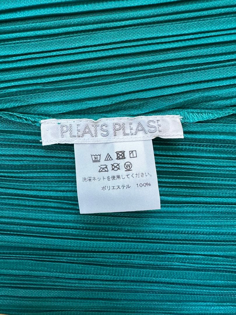 イッセイミヤケ プリーツプリーズ　トップス　新品