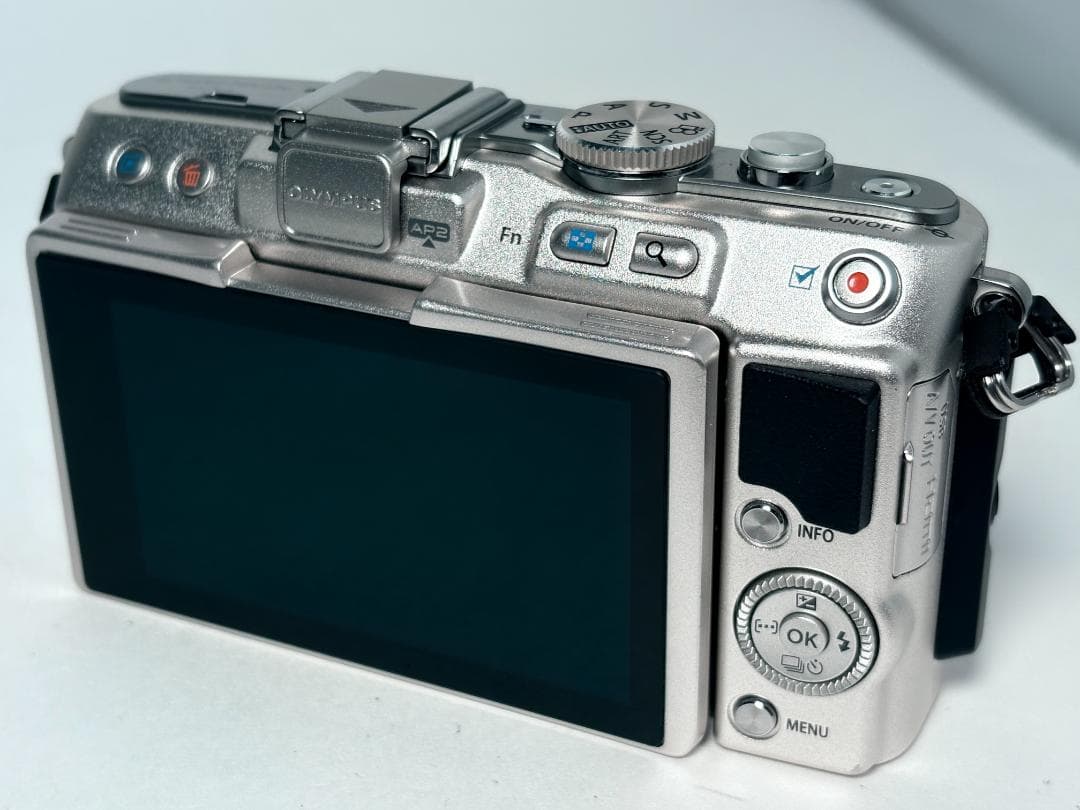 僅か546ショット オリンパス PEN Lite E-PL5 ボディ