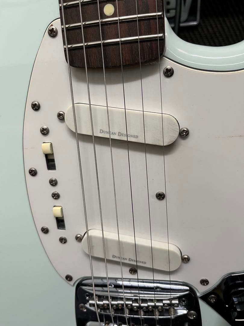 Squier vintage modified Mustang ローズ指板