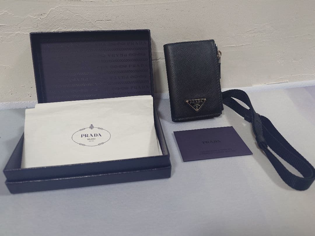 超美品 廃盤品 プラダ ケース カードケース 2MR036 サフィアーノ