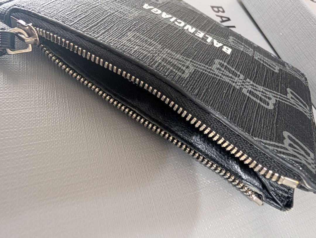 【お値下げ不可】BALENCIAGA ブラックケース