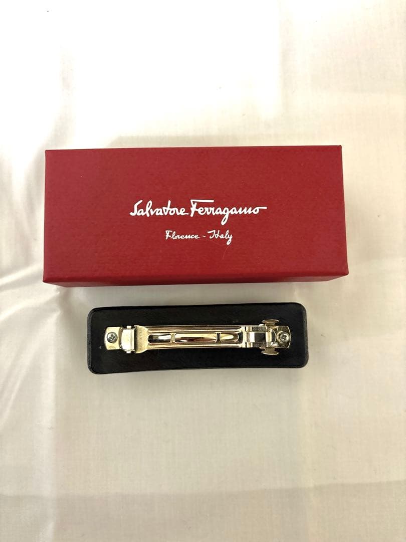 Salvatore Ferragamo ネイビー リボン バレッタ
