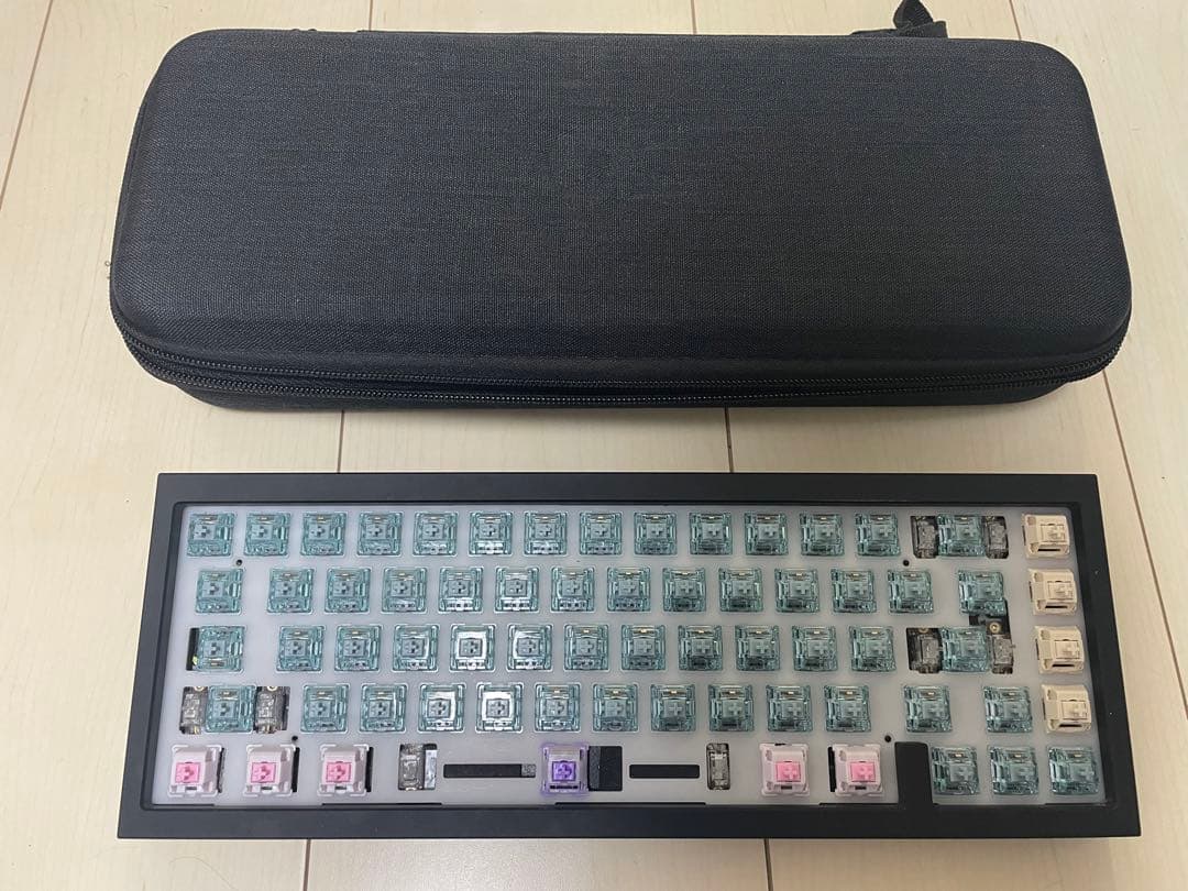 QK65 Black White 自作キーボード　ホットスワップ　メカニカル