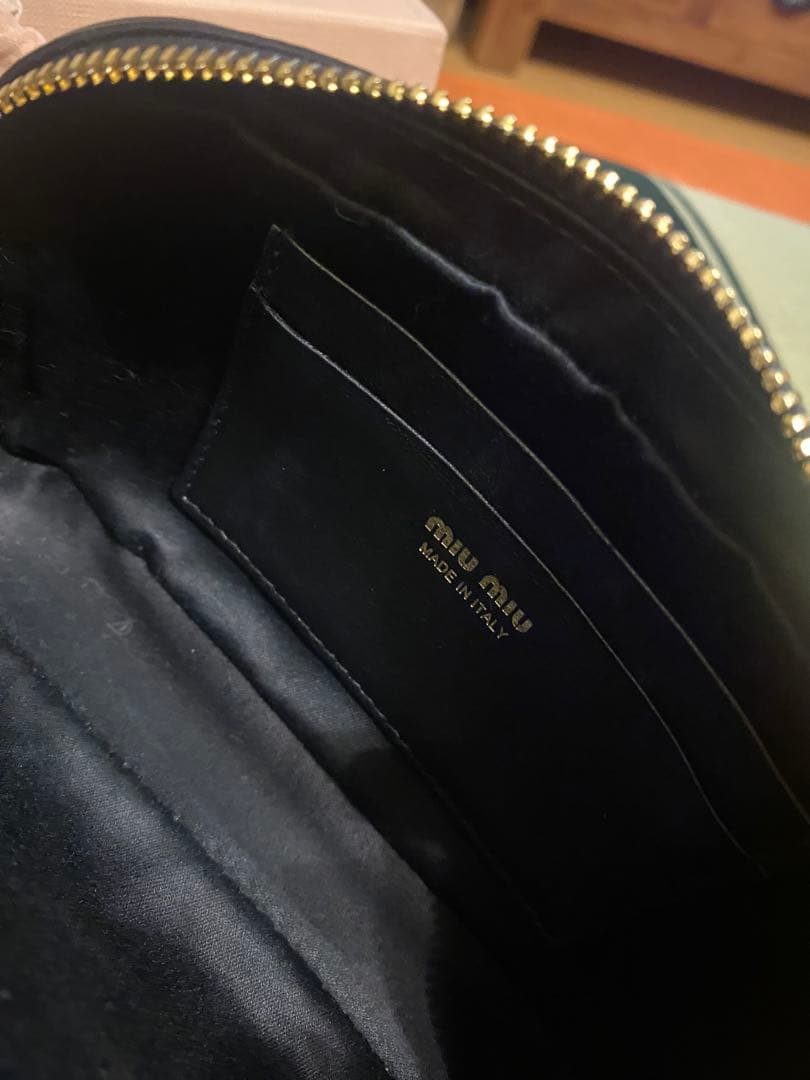 美品・国内購入　ミュウミュウ　マテラッセ　レザーポーチ