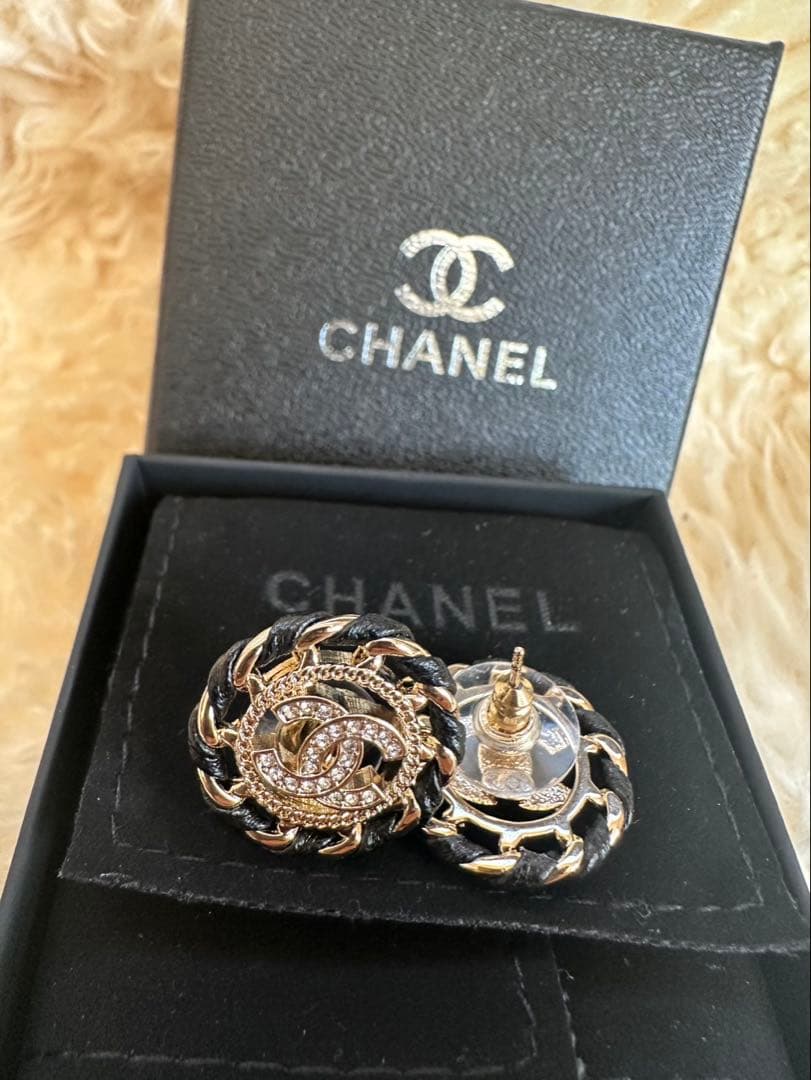 CHANEL ゴールド＆ストーンCCロゴピアス 箱付き