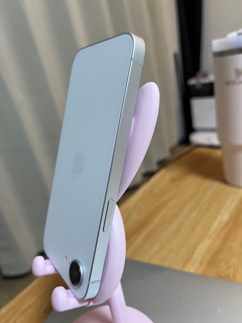 新品に近い 美品 iPhone 16e ホワイト 128GB バッテリー100%