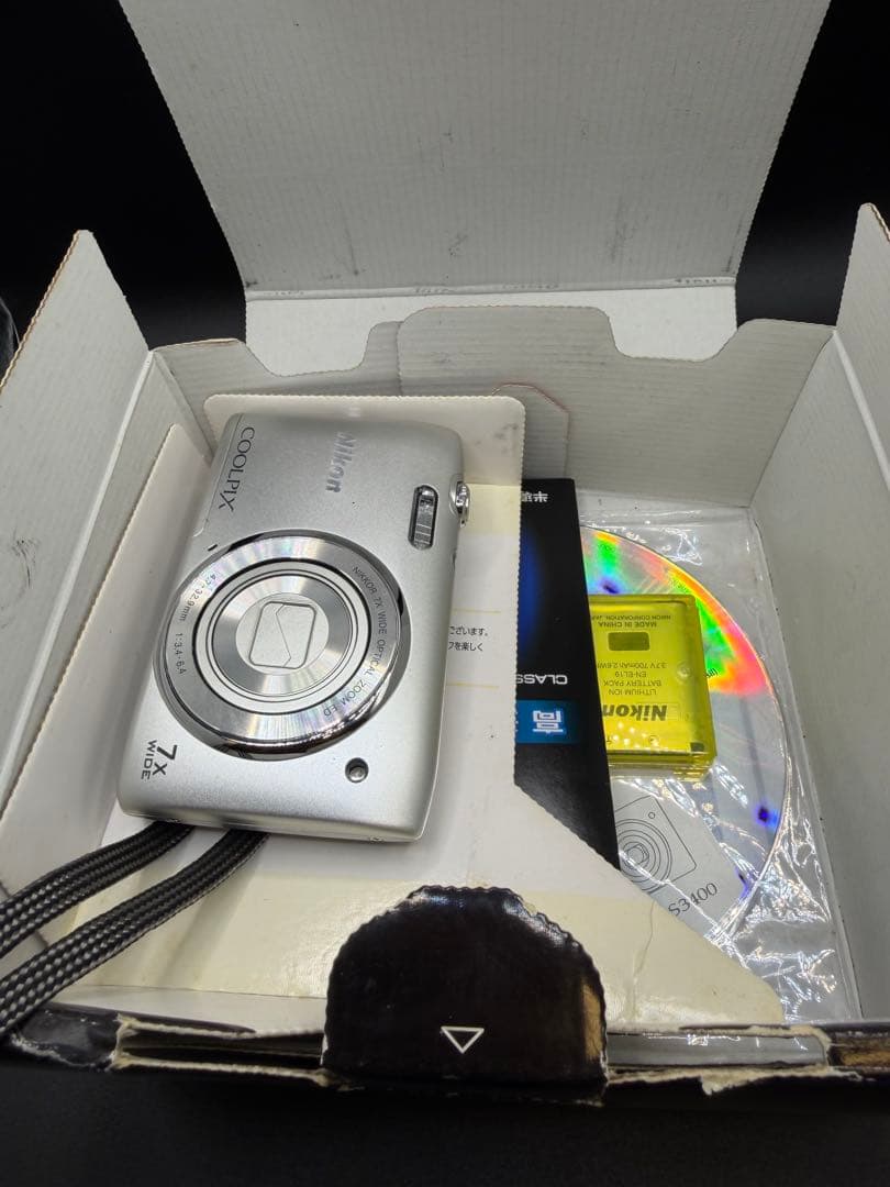 Nikon Coolpix S3400 デジタルカメラ、色はシルバー、状態良好。