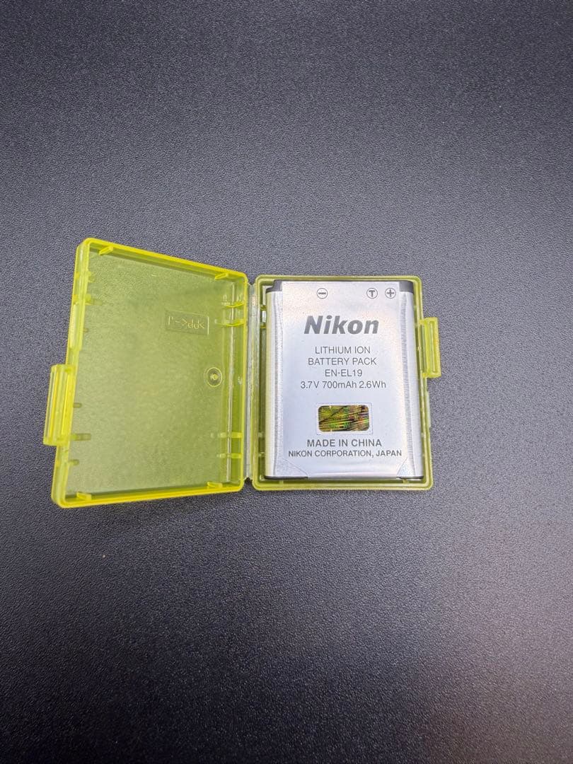 Nikon Coolpix S3400 デジタルカメラ、色はシルバー、状態良好。