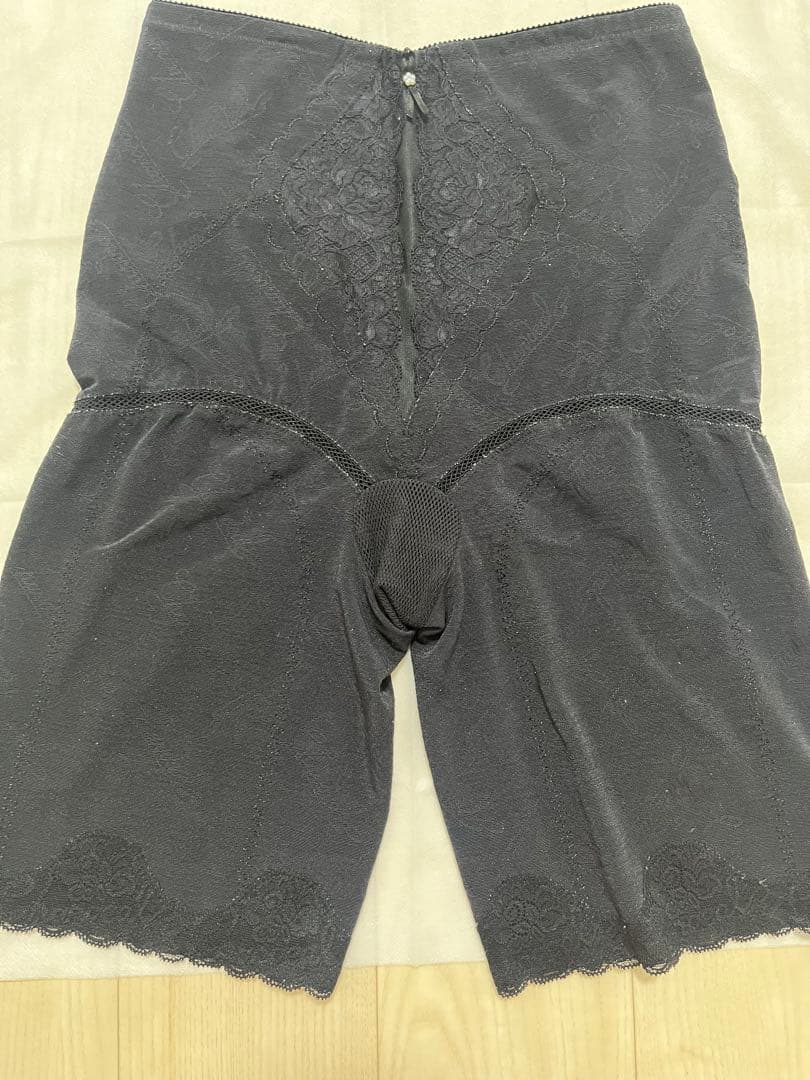 【ラヴィアンローズ】シャンデール補正下着スリーインワンE70