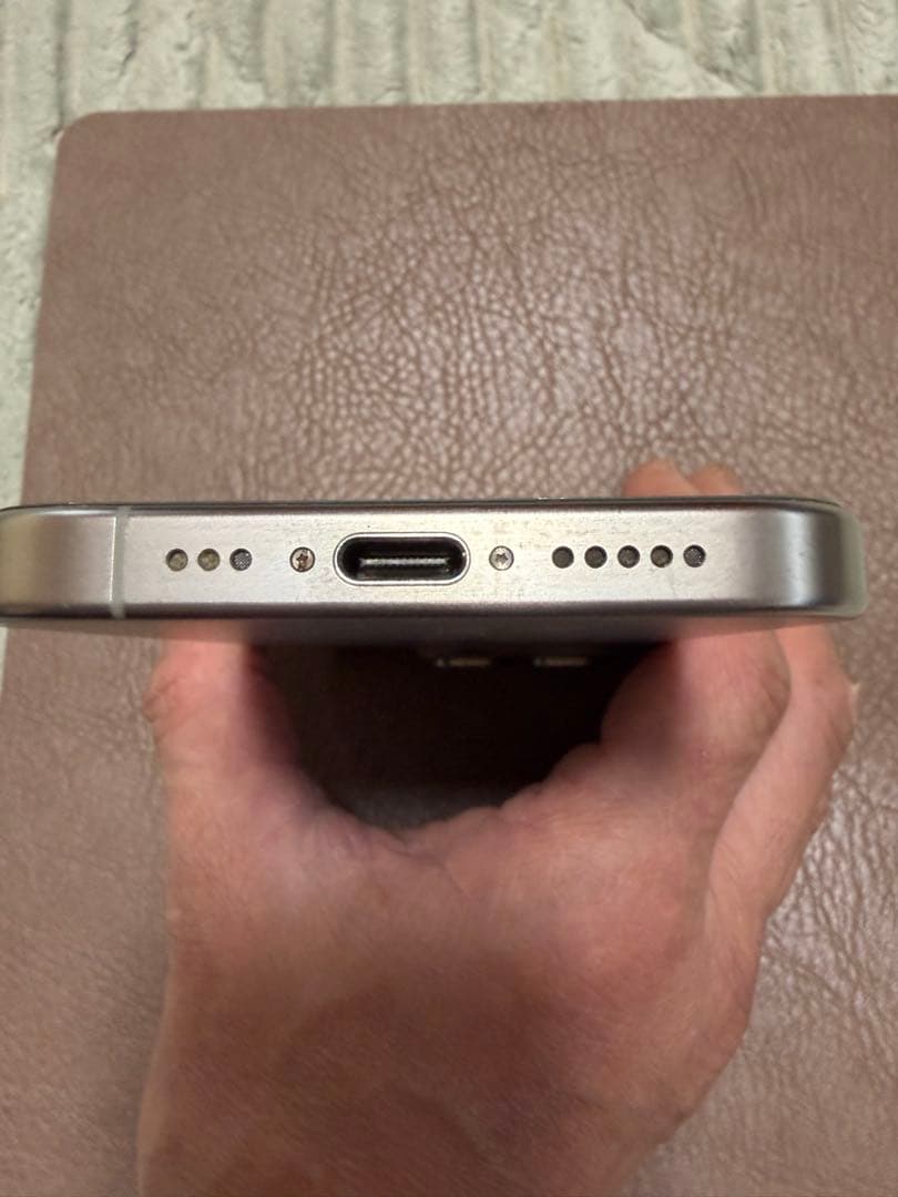 Apple iPhone 15Pro ナチュラルチタニウム本体