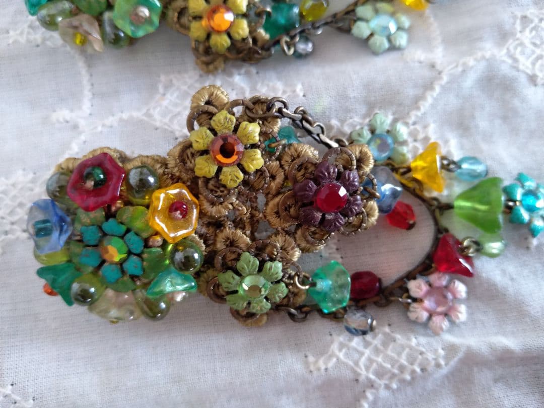 ミハエルネグリンフラワーモチーフクリップイヤリング