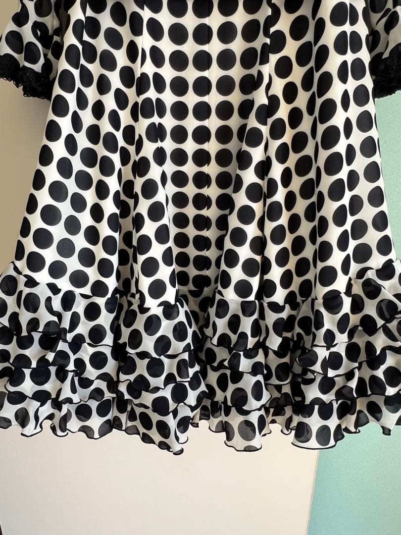 フラメンコ　ツーピース　 白黒水玉 フリル付き