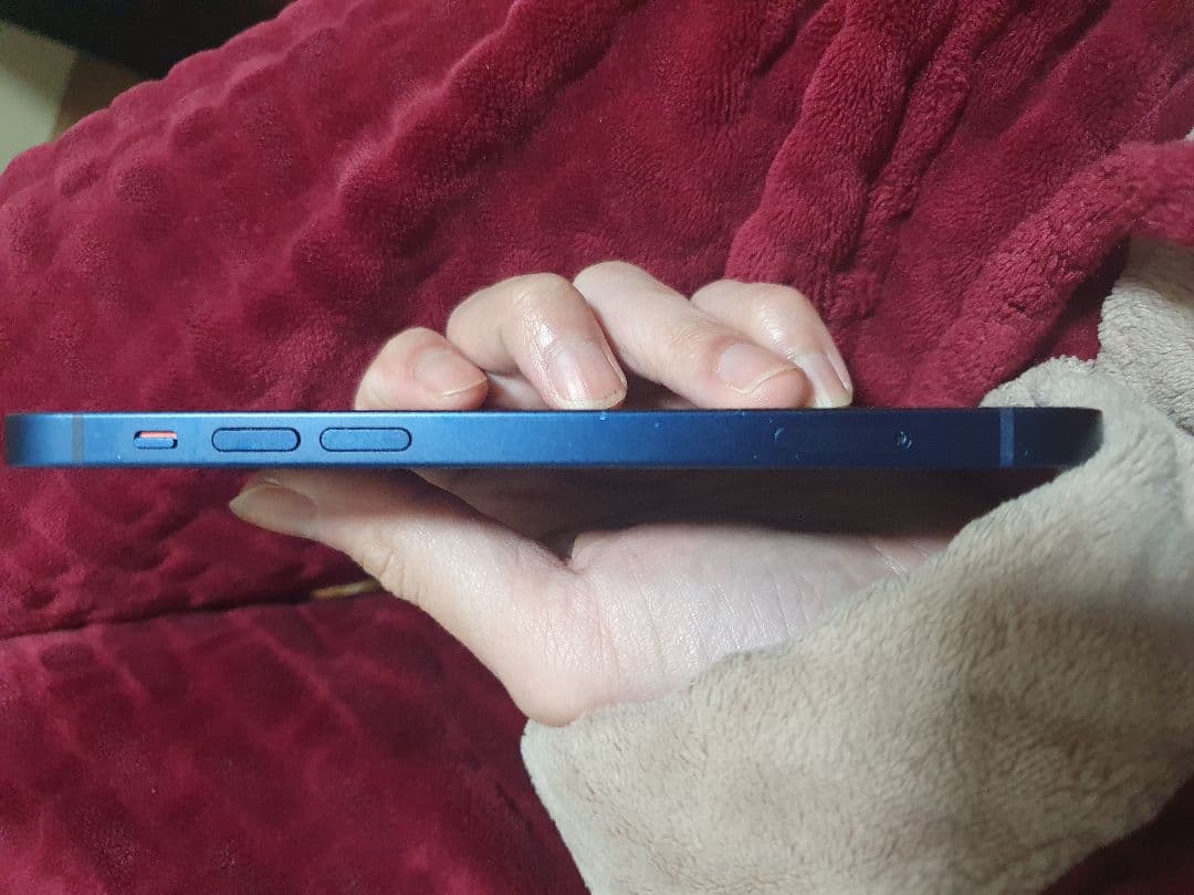 Apple iPhone 12 青 背面ひび割れあり