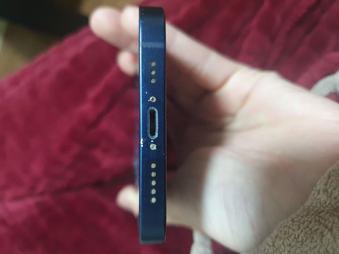 Apple iPhone 12 青 背面ひび割れあり