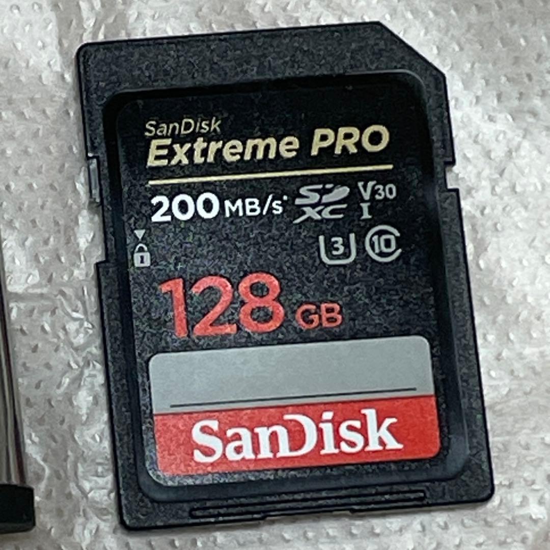 新品未使用　VLOGCAM ZV-1、サンディスクSDカード、バッテリーパック