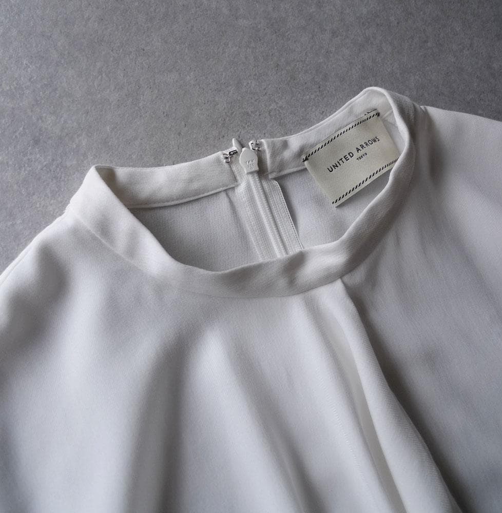 美品 ユナイテッドアローズ TOKYO 2万円 フロントフリルのブラウス 351