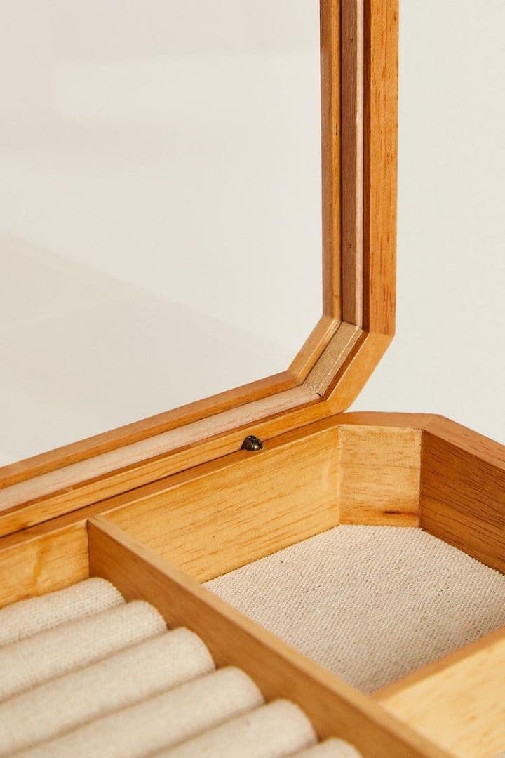 ZARAウッドジュエリーボックス