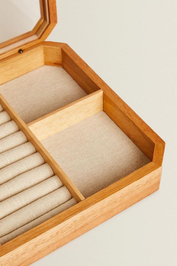 ZARAウッドジュエリーボックス