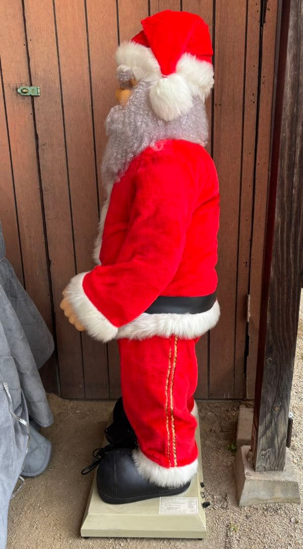 サウンドに乗りながら踊るサンタクロースオブジェ　特大130cm