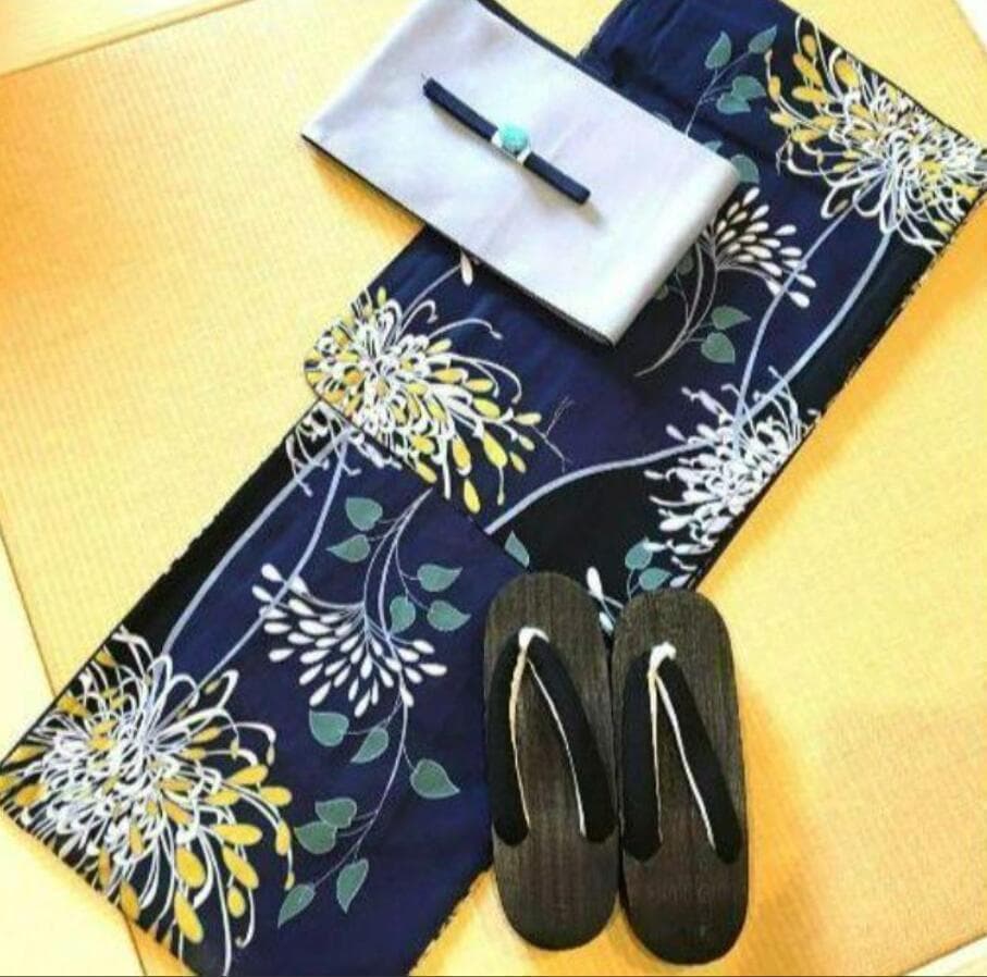 お任せ下駄つき◆うるわし上品乱菊の古典浴衣　人気の紺地ゆかた