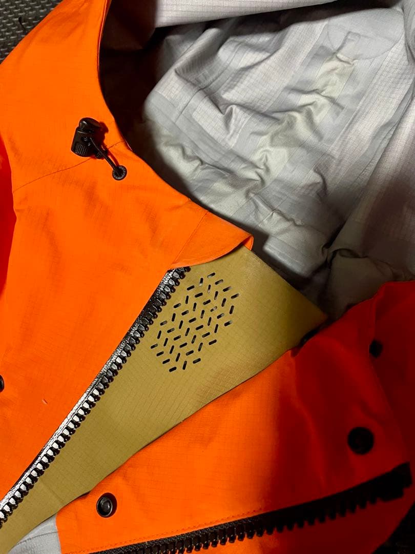 ホグロフス　ヴァッシ　ゴアテックスプロ　ジャケット＆ビブパンツ