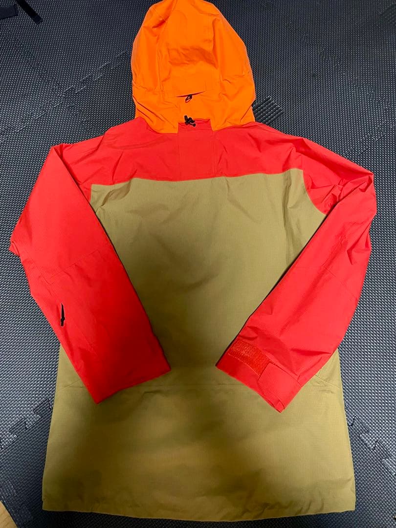 ホグロフス　ヴァッシ　ゴアテックスプロ　ジャケット＆ビブパンツ