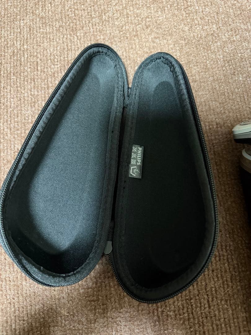 Philips 電気シェーバー 9000シリーズ収納ケース・充電スタンド付き