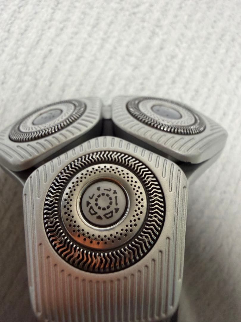 Philips 電気シェーバー 9000シリーズ収納ケース・充電スタンド付き