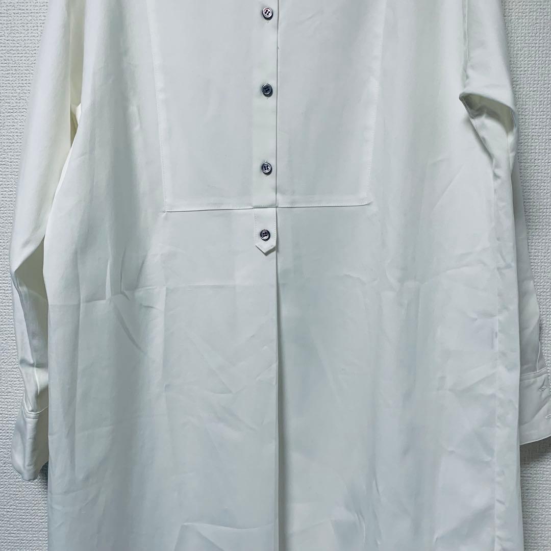 美品　OUR シワになりにくい胸元切り替えロングシャツ　ホワイト