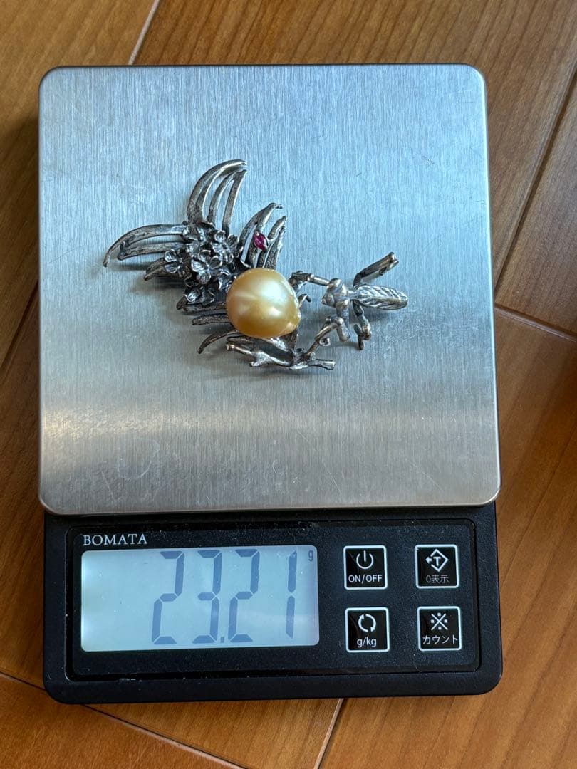 アンティーク　ルビー　ゴールデンパール装飾　シルバー素材　カマキリ　ブローチ