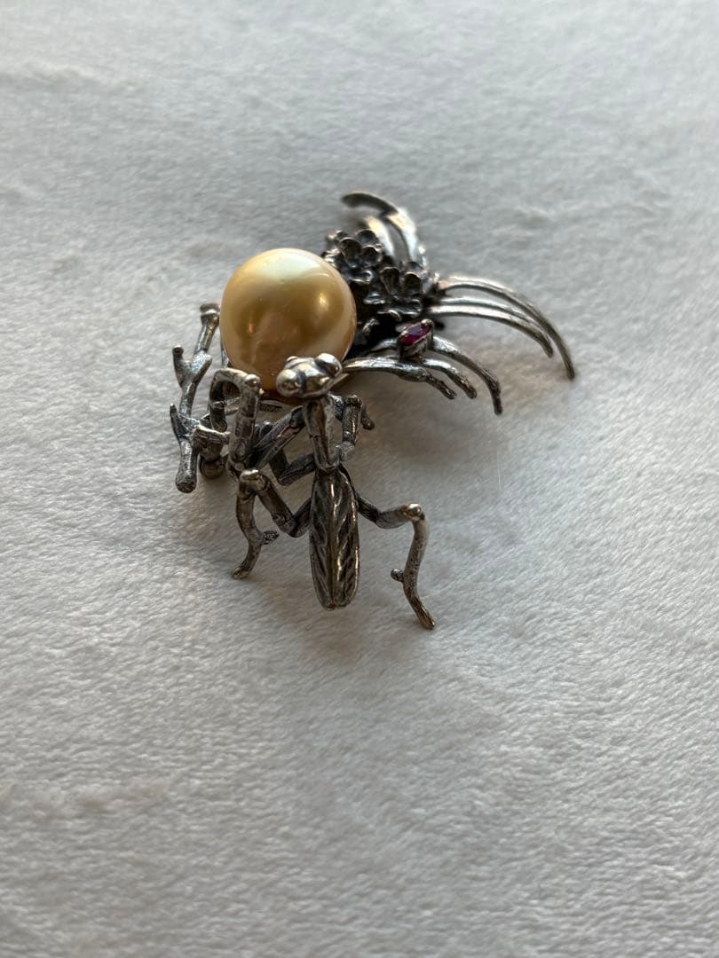 アンティーク　ルビー　ゴールデンパール装飾　シルバー素材　カマキリ　ブローチ