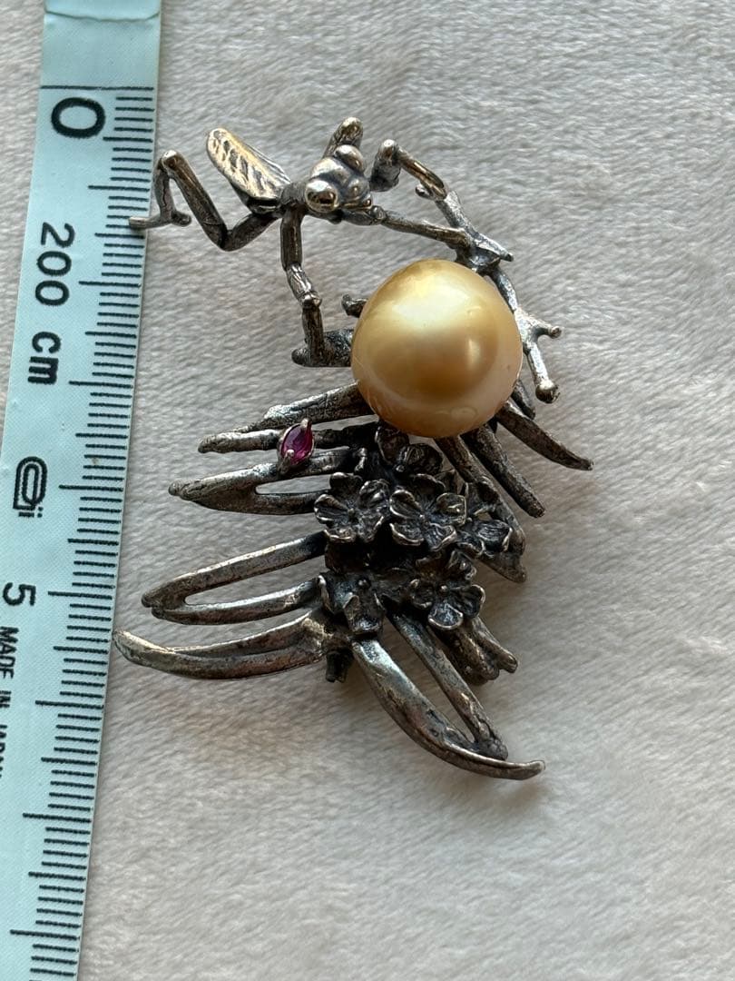 アンティーク　ルビー　ゴールデンパール装飾　シルバー素材　カマキリ　ブローチ