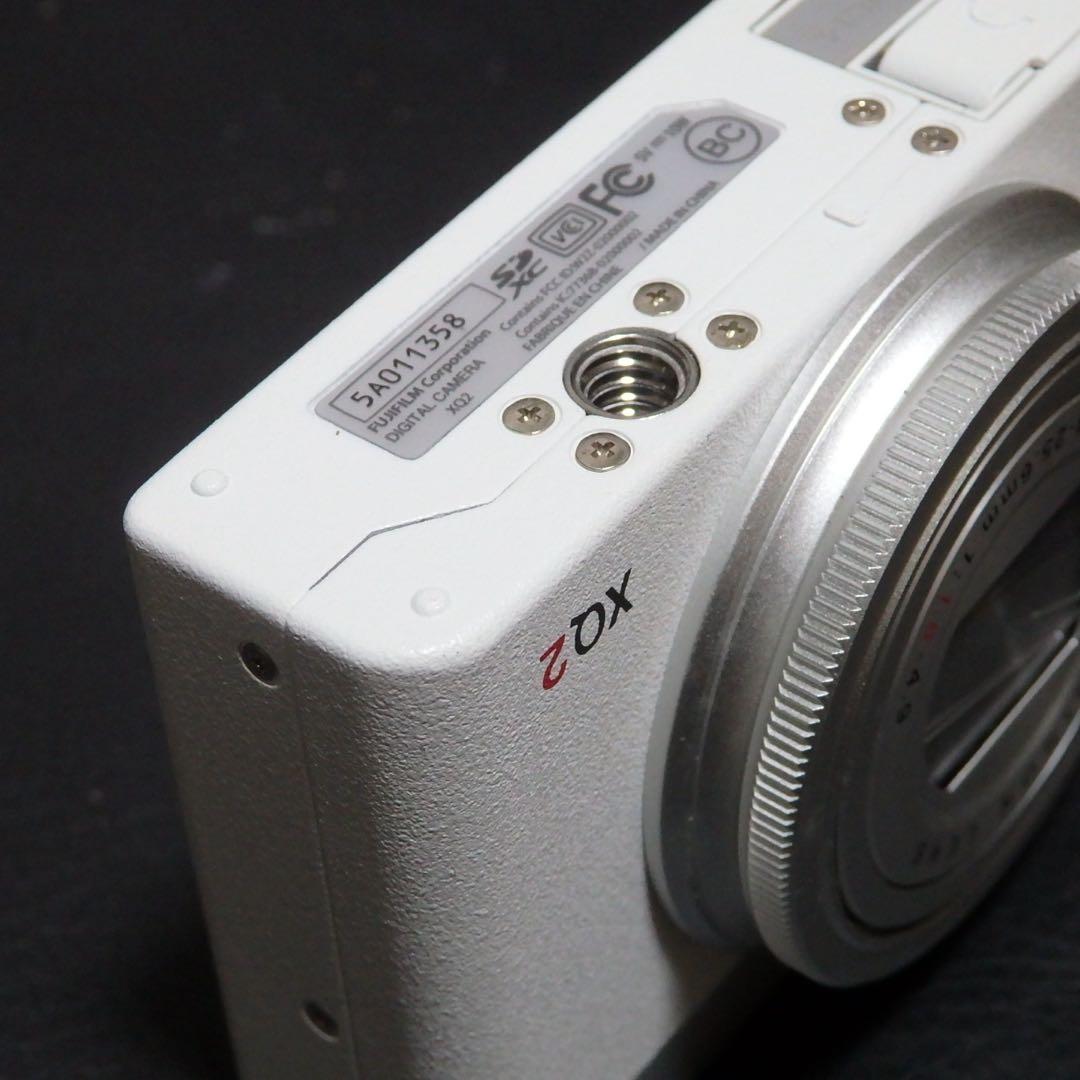 動作確認済み　美品　Fujifilm XQ2 ホワイト フジフイルム
