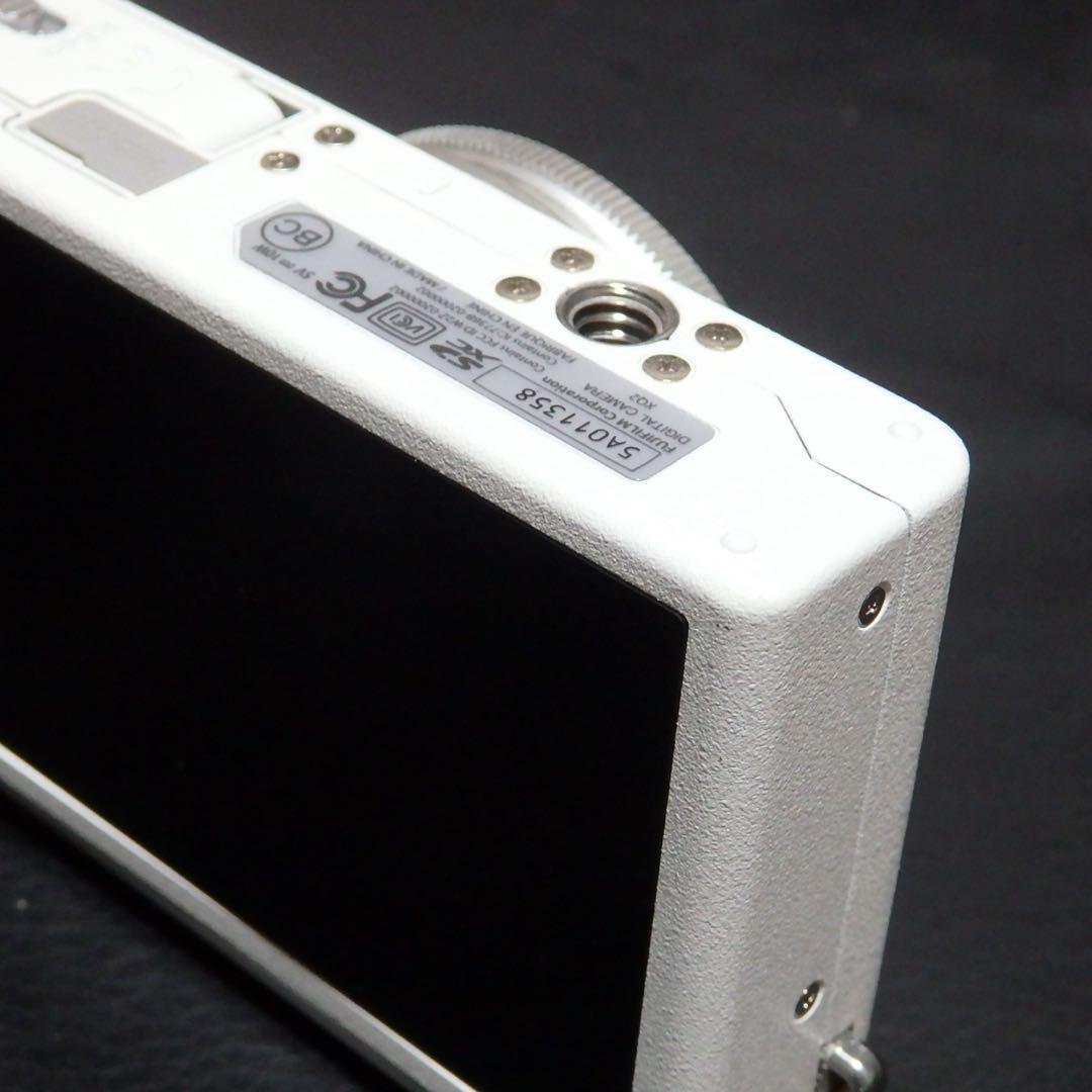 動作確認済み　美品　Fujifilm XQ2 ホワイト フジフイルム